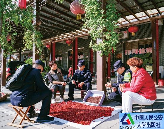 按住Ctrl键+鼠标滚轮缩放