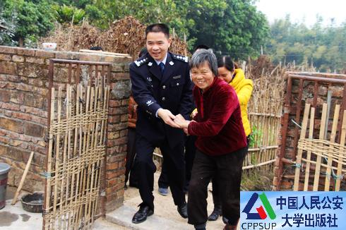 按住Ctrl键+鼠标滚轮缩放