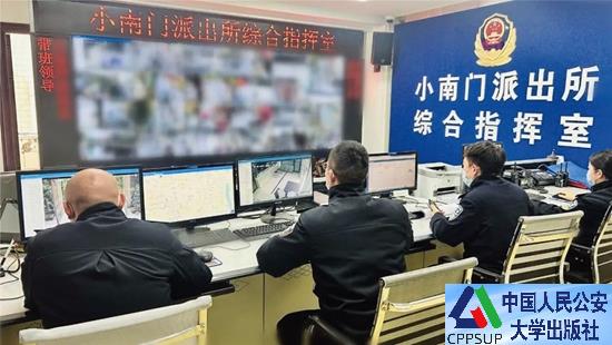 按住Ctrl键+鼠标滚轮缩放